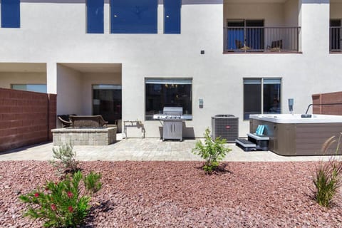 New! | Private Hot Tub | Escape to Zion