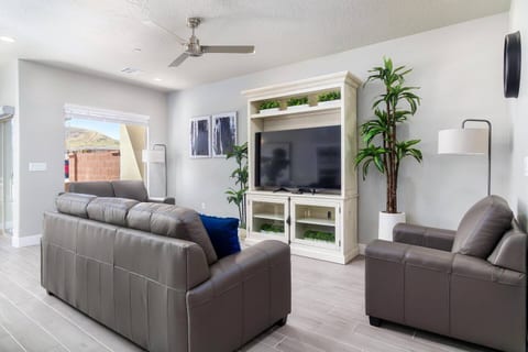 New! | Private Hot Tub | Escape to Zion