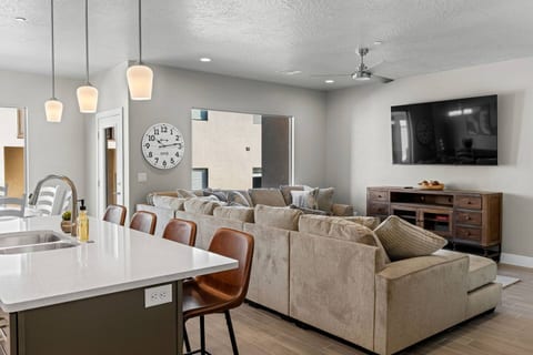 Zion Oasis Escape | 14+ guest