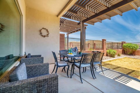 Fresh+NEW Getaway-25 mins to Zion | Amazing Views!