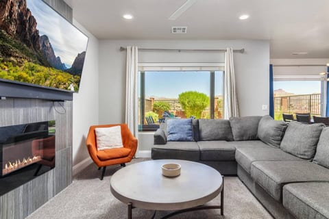 Fresh+NEW Getaway-25 mins to Zion | Amazing Views!