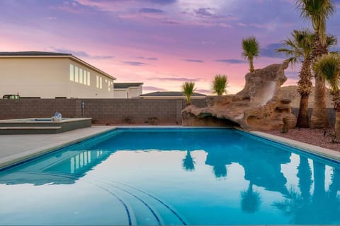 Mansion fits 34 | Movie-Theater + Luxury Backyard