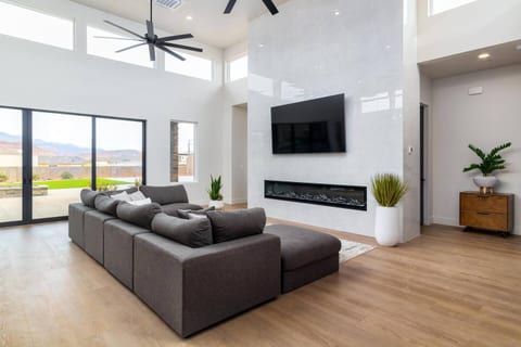 Mansion fits 34 | Movie-Theater + Luxury Backyard