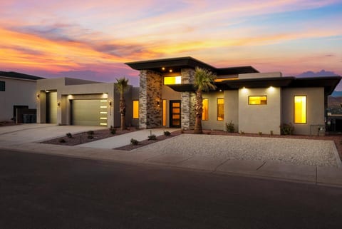 Mansion fits 34 | Movie-Theater + Luxury Backyard
