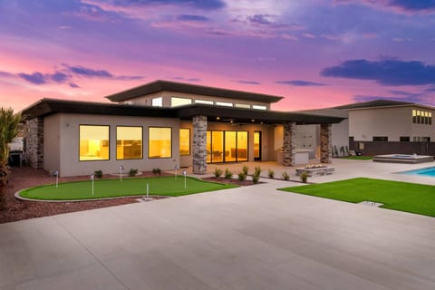 Mansion fits 34 | Movie-Theater + Luxury Backyard