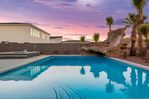 Mansion fits 34 | Movie-Theater + Luxury Backyard