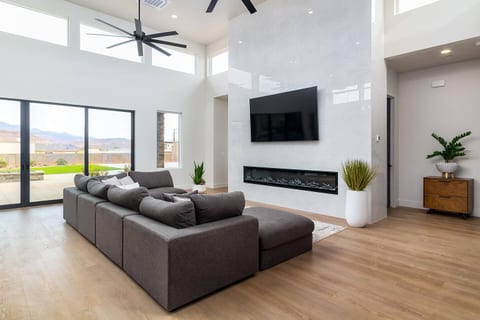 Mansion fits 34 | Movie-Theater + Luxury Backyard