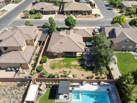 Private Zion Lakeside Escape sleeps 9