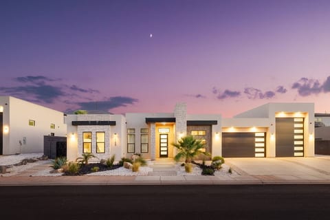 24 Guests | Private Pool/Spa | Mansion