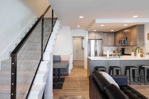 Ski In Luxury BnB | Quick Access Lifts | 8+ Guest
