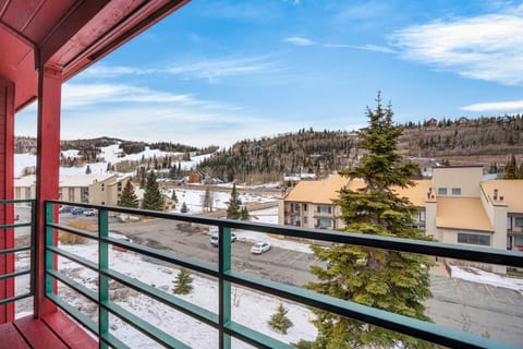 Ski/Snowboard Retreat | Starlink Wi-fi | Sleeps 14