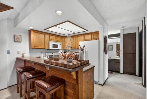 Ski/Snowboard Retreat | Starlink Wi-fi | Sleeps 14