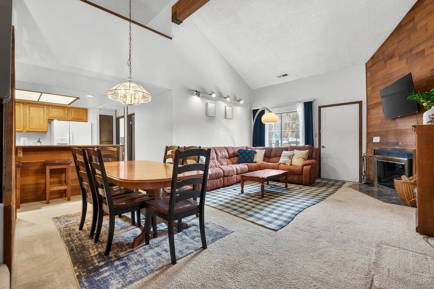 Ski/Snowboard Retreat | Starlink Wi-fi | Sleeps 14
