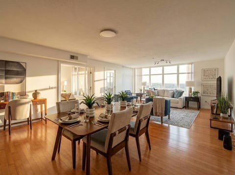 Highrise Riverview + Flats + Balcony + Parking