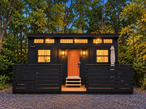 Tiny Starlit Hot Tub Nights on a Private Ridge