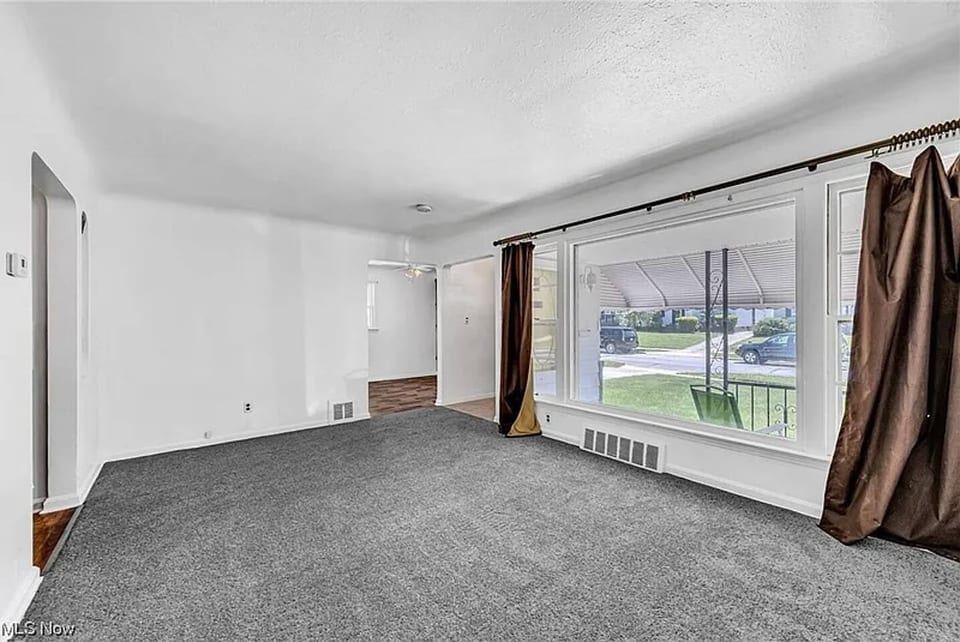 Pet-Friendly 3BR Home • Near Hospitals - South Euclid