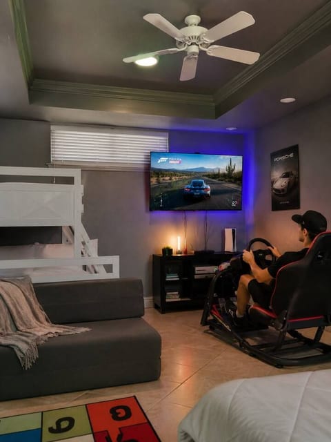 2 Private Homes | Yosemite | Hot Tub, Games, Views