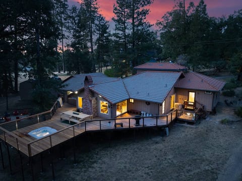 Private 5BR | Hot Tub | Movie Nights | Yosemite