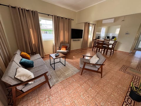 Casa Trini Central Curaçao | 3BR + AC + Parking