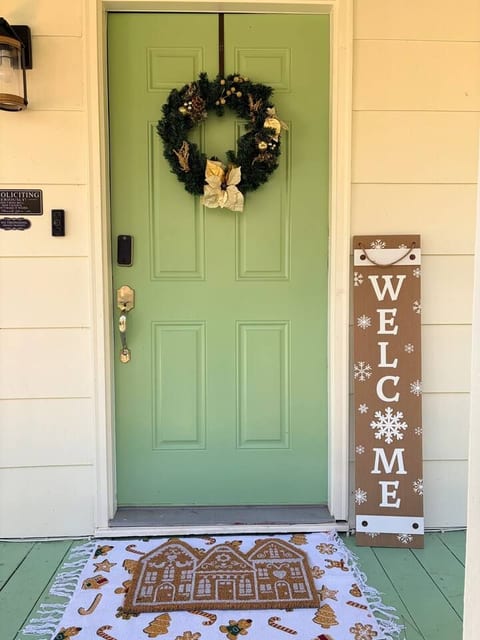 Inviting space, beautifully decorated for Christmas