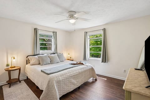 ATL Getaway | 30 Min to Downtown | Pets OK