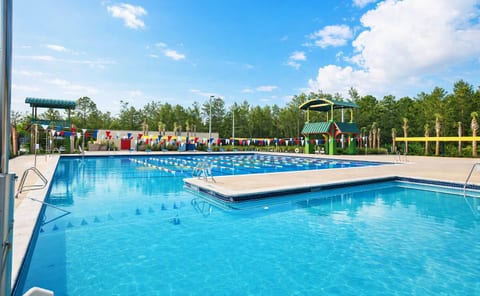 1 mile from Downtown EV Charger and Pet friendly