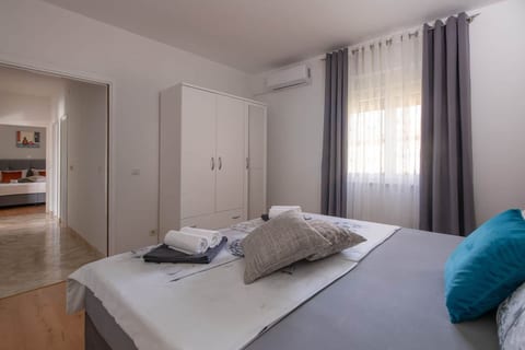 House Villa Lara - Unit 378611-13