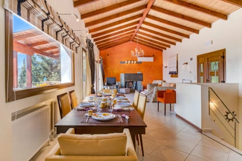 5-Bedroom Luxury Nidri Hills Villa with Pool