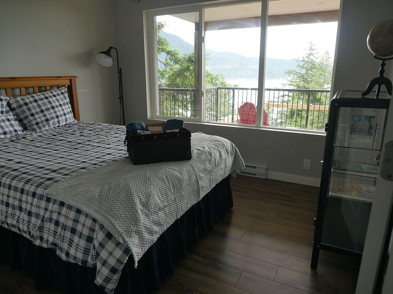Exclusive 2-bdrm ocean & mountain view suite