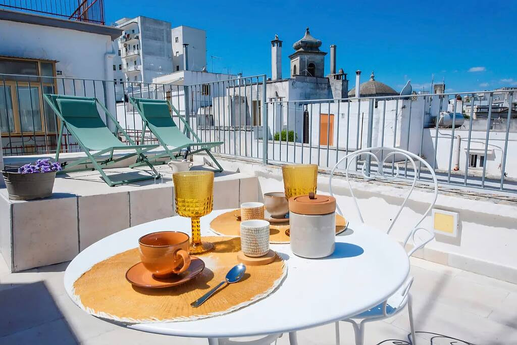 Enjoy breakfast or sunset drinks on the private rooftop terrace with stunning views over Ostuni’s iconic white skyline and historic church domes.