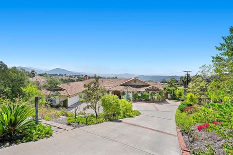 Hidden Garden Sanctuary Estate | Views & Serenity