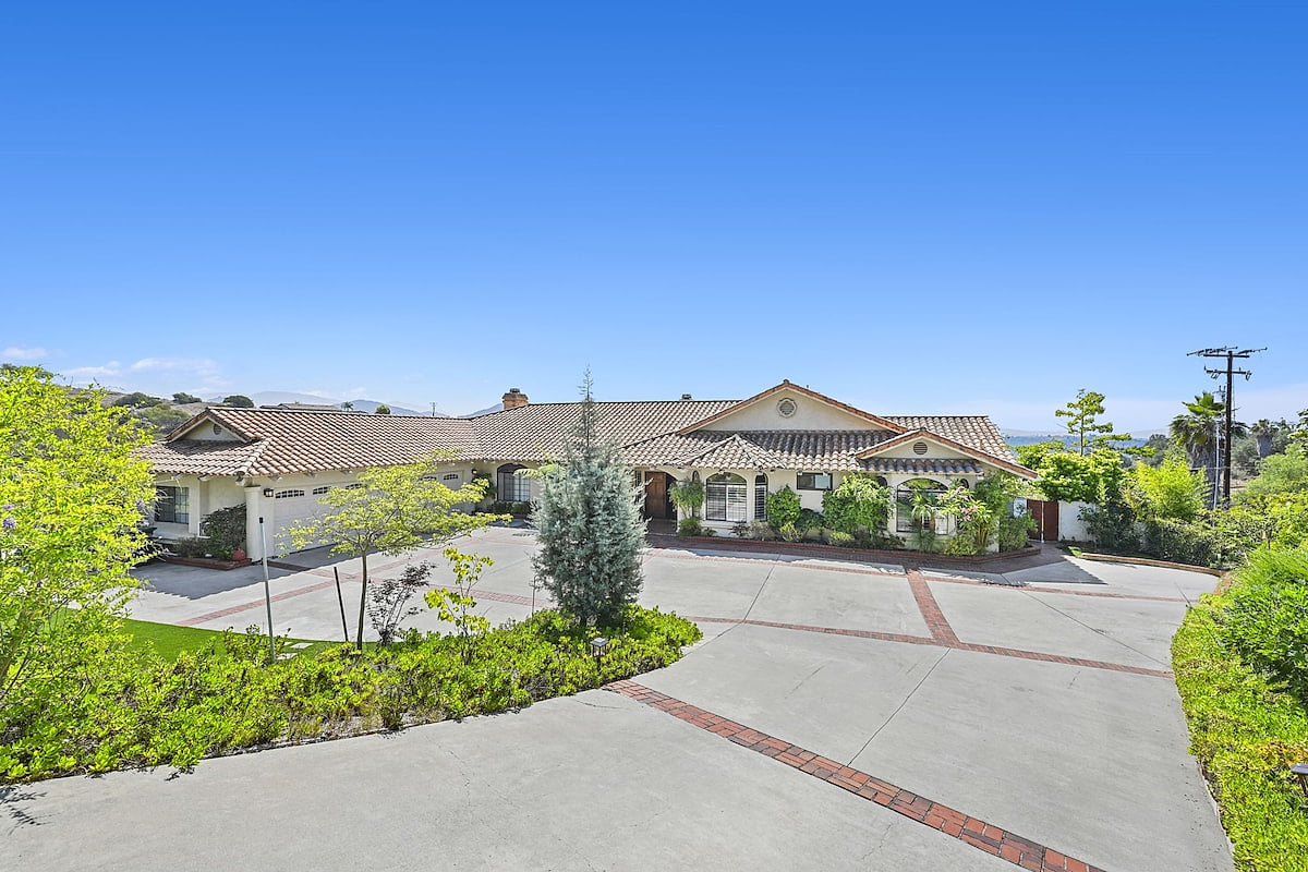 Hidden Garden Sanctuary Estate | Views & Serenity image 1
