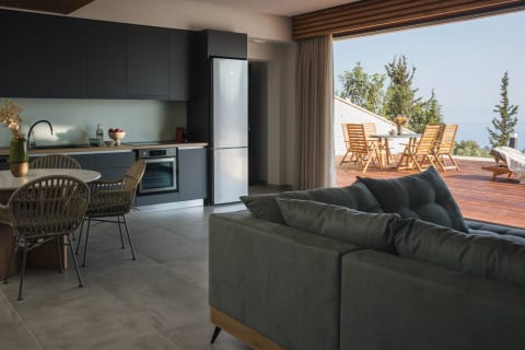 Petroto Villa 2: 3-Bed Stone Retreat with Pool