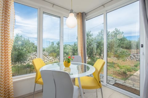 House Lila Jacuzzy - Unit 378603-13