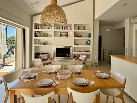 Ktima Bird Paradise: 3-Bedroom Seafront Villa