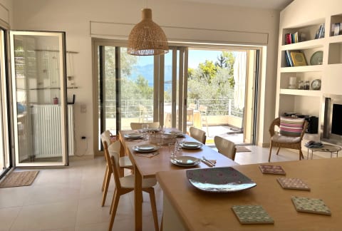 Ktima Bird Paradise: 3-Bedroom Seafront Villa