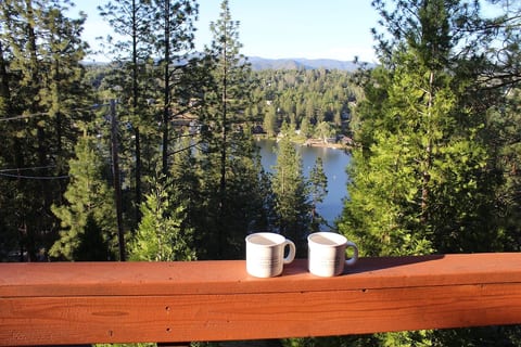 Relax in style from the upper deck with Panaromic views of the Pine Mountain Lake and the Sierra Mountins