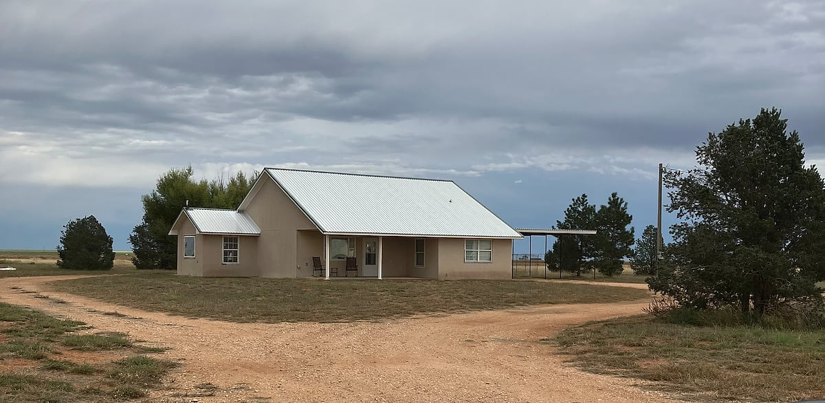 2/2 and Sleeper Sofa. Entire House. Pet friendly image 1