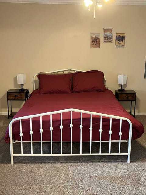 2/2 and Sleeper Sofa. Entire House. Pet friendly image 3