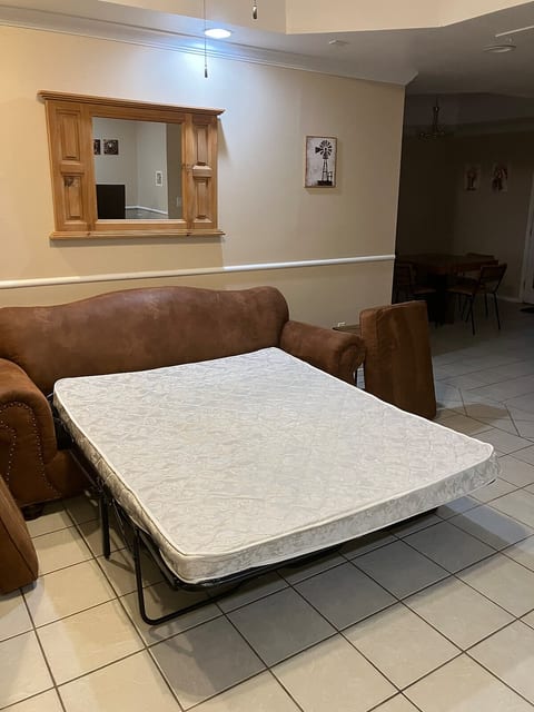 2/2 and Sleeper Sofa. Entire House. Pet friendly image 4