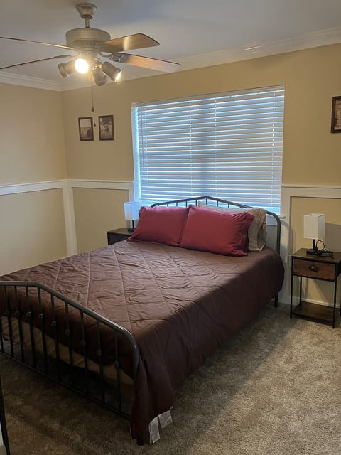 2/2 and Sleeper Sofa. Entire House. Pet friendly image 2