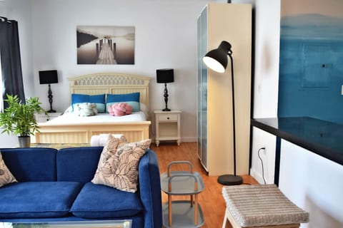 Light-Filled Apt| Steps to Beach Convention Center