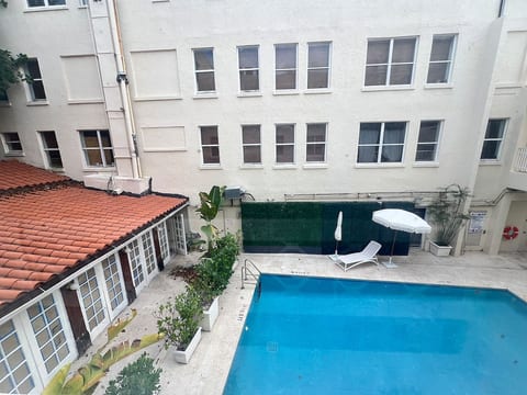 Pool & Jacuzzi! Walk to beach, South Point Pier