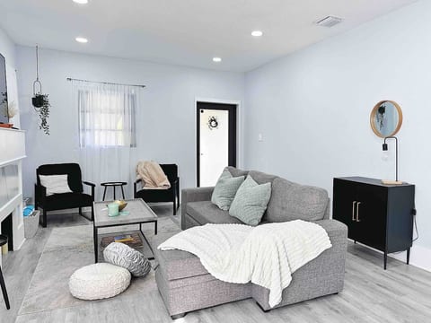 Center Miami Designer Home 3 BR sleeps 9