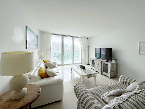 Waterfront 3BR 5Beds  • 4 Min Walk to Beach