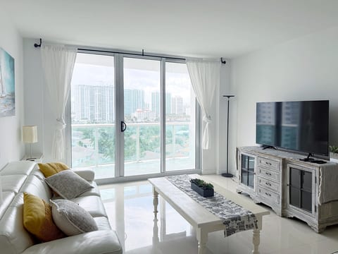 Waterfront 3BR 5Beds  • 4 Min Walk to Beach