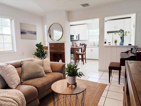 Cozy home near MIA, Coral Gables & Brickell