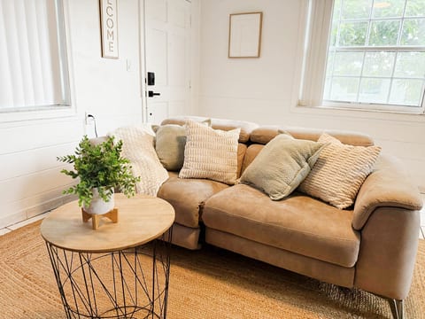 Cozy home near MIA, Coral Gables & Brickell
