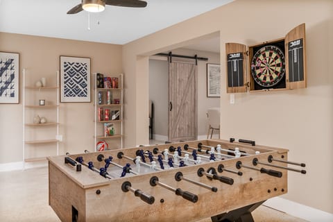 LUXE Villa, Heated Pool, Fire Pit, Basketball Court, GAMES