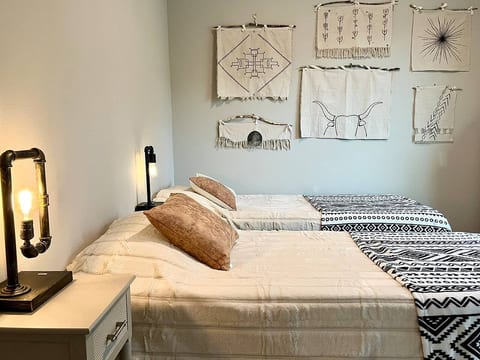 Sweet Stay with fully fenced yard